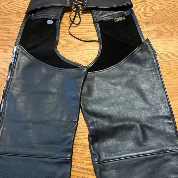 Harley Davidson excellent condition black leather chaps size small - Picture 4 of 9